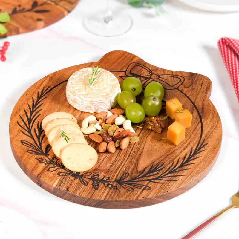 30X29Cm Festive Acacia Wood Christmas Wreath Serving Platter 1