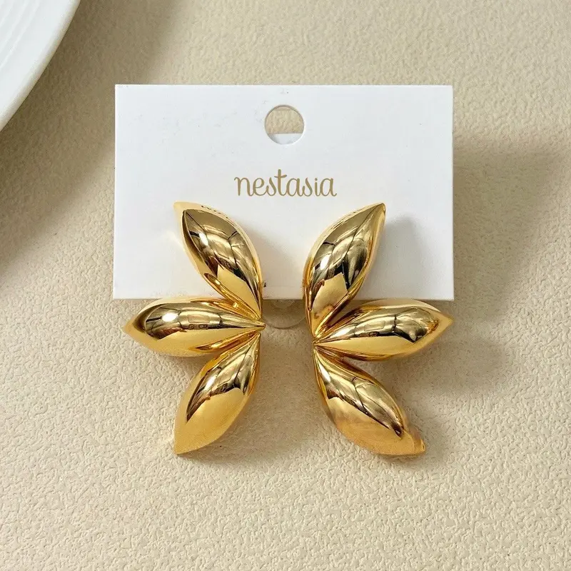 Bay Leaf Cluster Gold Dangle Earrings 1