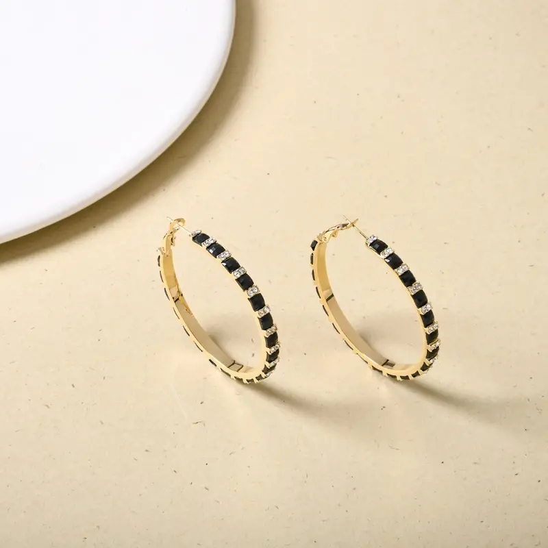 Black-And-Gold Lattice Hoop Earrings – Intricate Woven Detail 1