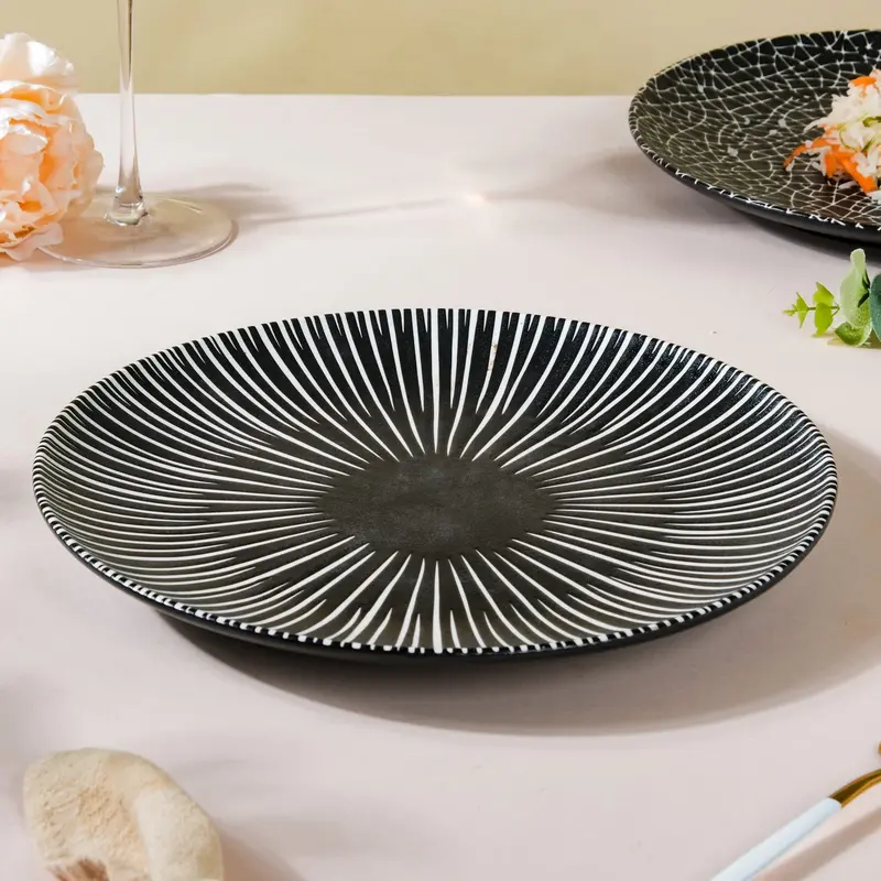 Black Striped Ceramic Dinner Plate – 9.5-Inch Contemporary Tableware 1