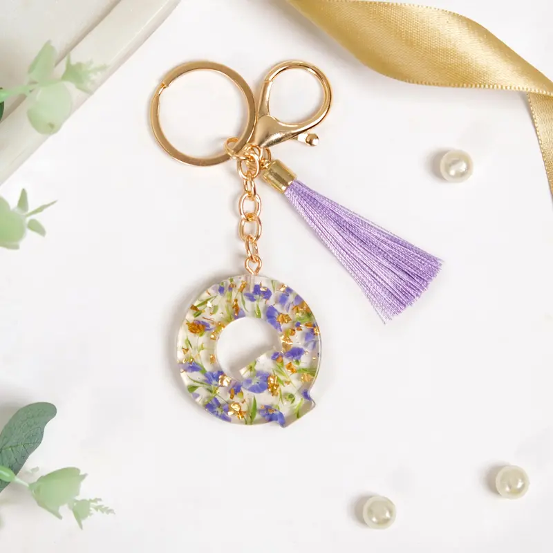 Blossom-Themed Letter Q Keychain With Floral Charm 1
