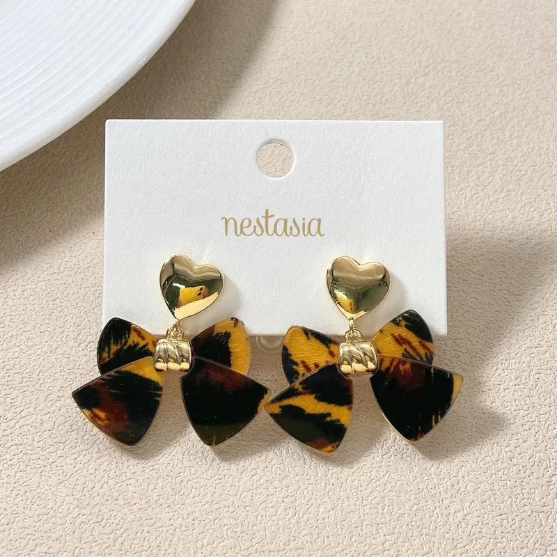 Charming Heart-And-Bow Dangle Earrings 1