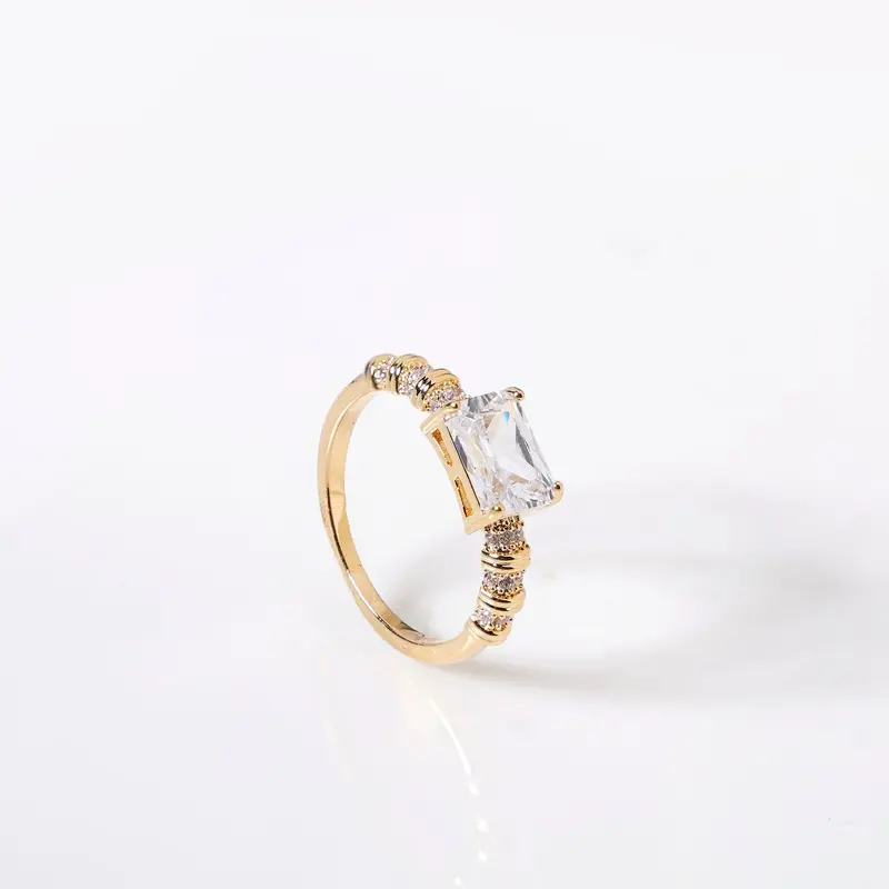 Classic Gold Solitaire Stud Ring 1