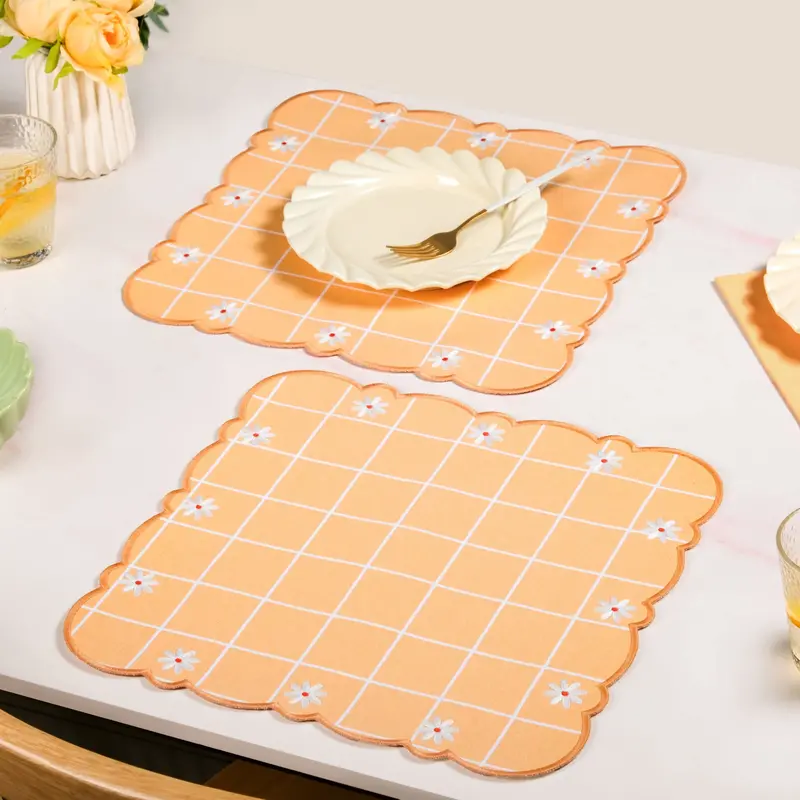 Daisy-Scallop Embroidered Table Mats – Six-Piece Cotton Set 1