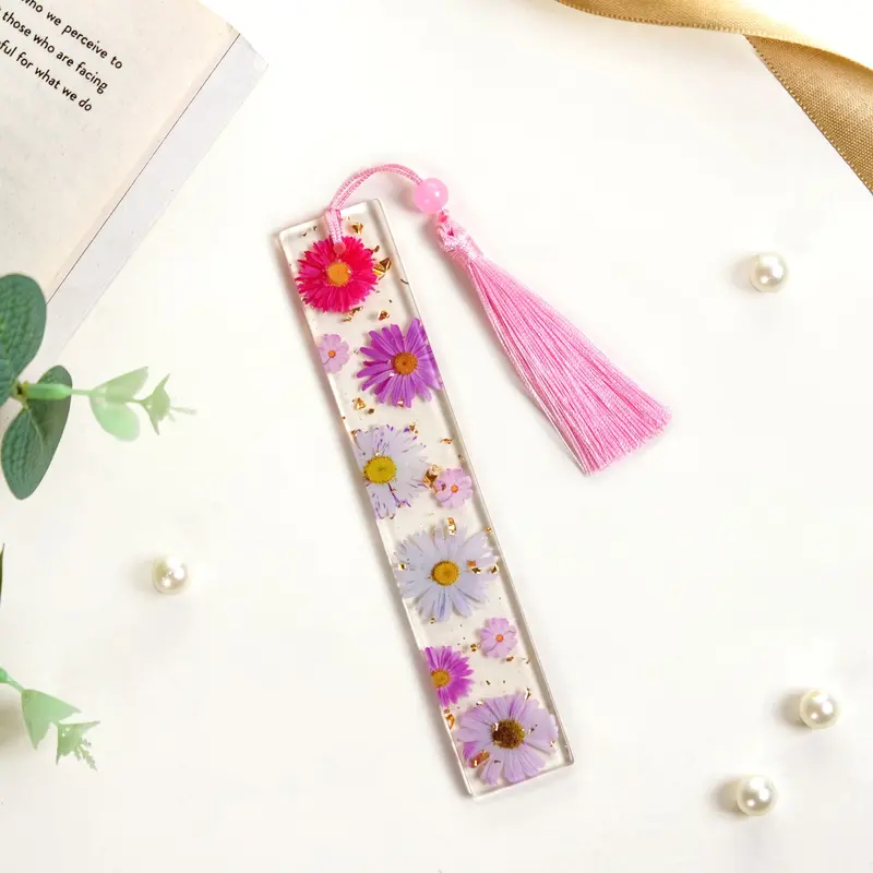 Daisy Tales Resin Bookmark With Delicate Tassel Accent 1