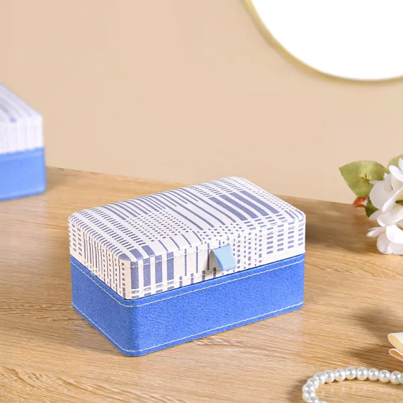 Dots & Dash Travel Jewellery Case – Compact, Mirror-Integrated Design 1