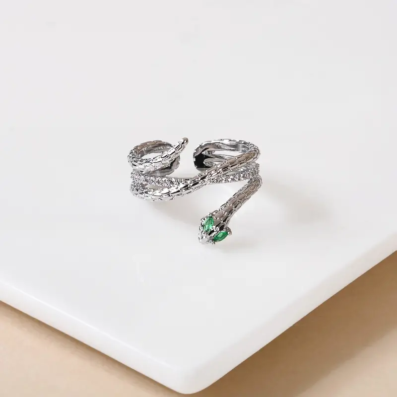 Emerald-Inlaid Snake Silver Ring 1