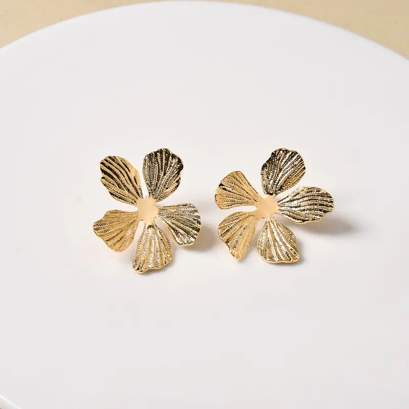 Everbloom Minimalist Gold Stud Earrings 1