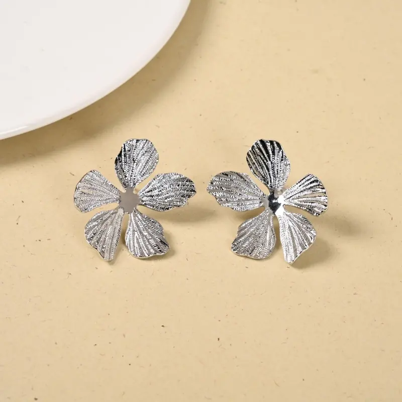 Everbloom Minimalist Silver Stud Earrings 1