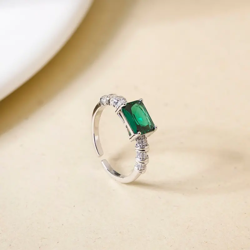 Geometric Green Gemstone Ring 1