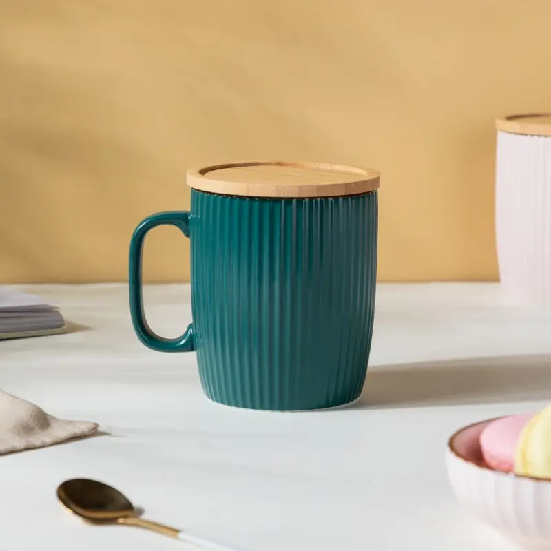 Green Ceramic Mug With Natural Wooden Lid – Heat-Retaining Design 1
