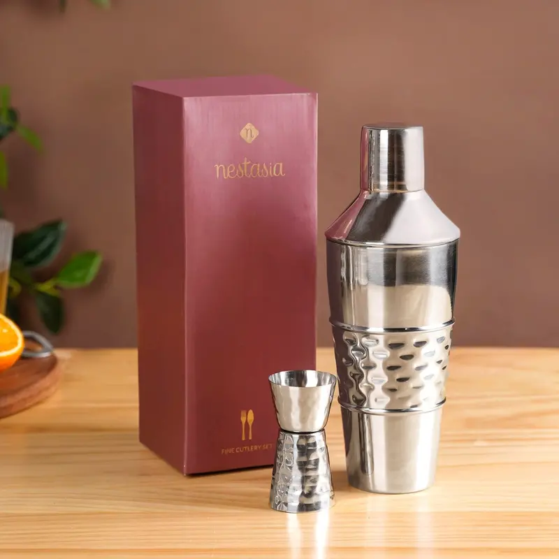 Hammered-Finish Cocktail Shaker With Integrated Peg Measure – Stainless Steel 1