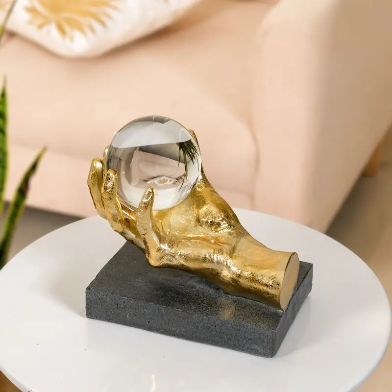 Hand-Holding Crystal Figurine – Symbolic Decorative Sculpture 1