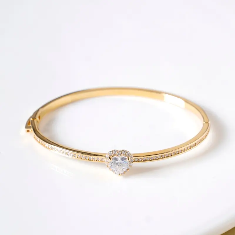 Heart On Sleeves Gold Bracelet – Sentimental Minimalist Design 1