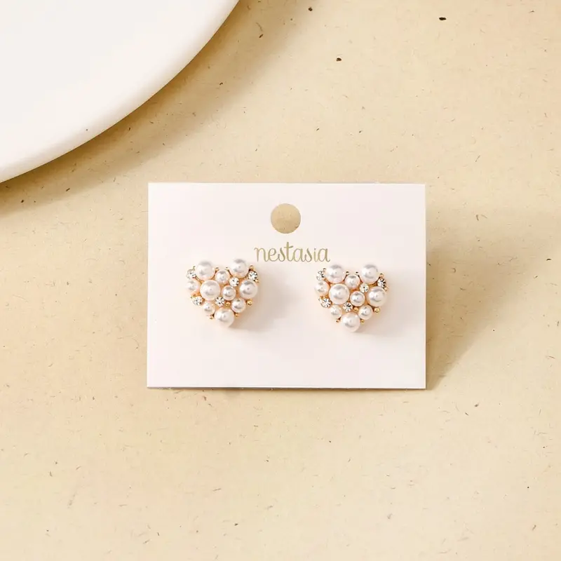 Heart-Shaped Pearl Stud Earrings In Gold 1