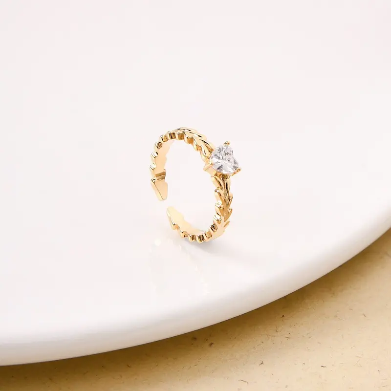 Heart-Shaped Solitaire Gold Ring With Leaf-Inspired Band 1