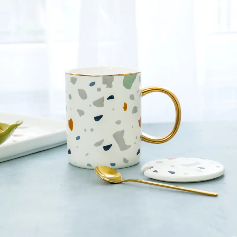 Insulated Coffee Mug With Secure Lid 1