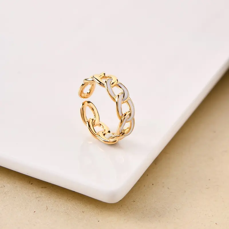 Interlocking Eternal Link Ring In Sleek Silver Or Gold 1