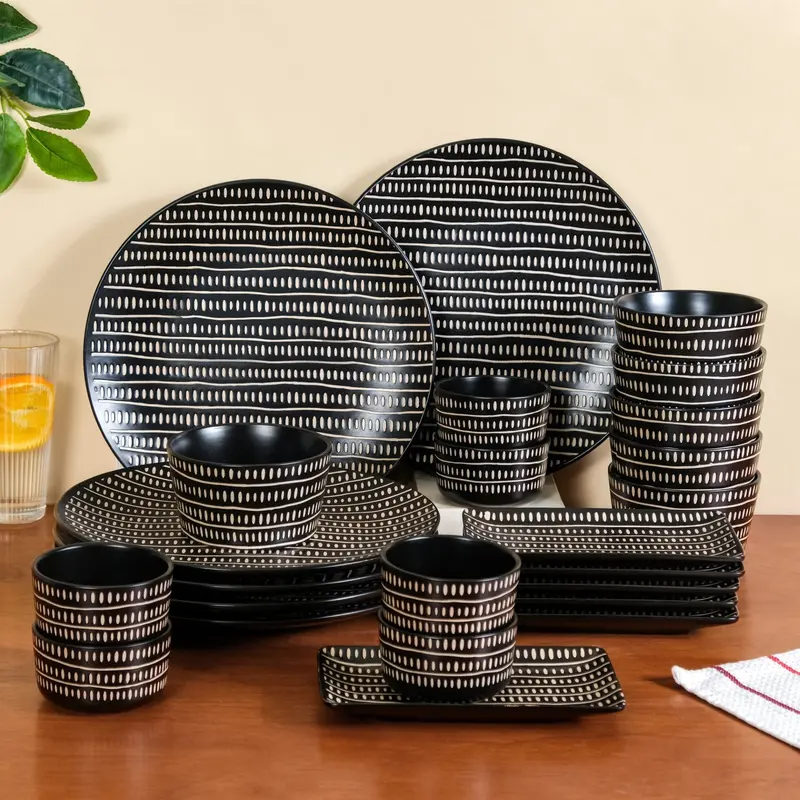 Kuro 24-Piece Ceramic Dinnerware Set For Six People 1