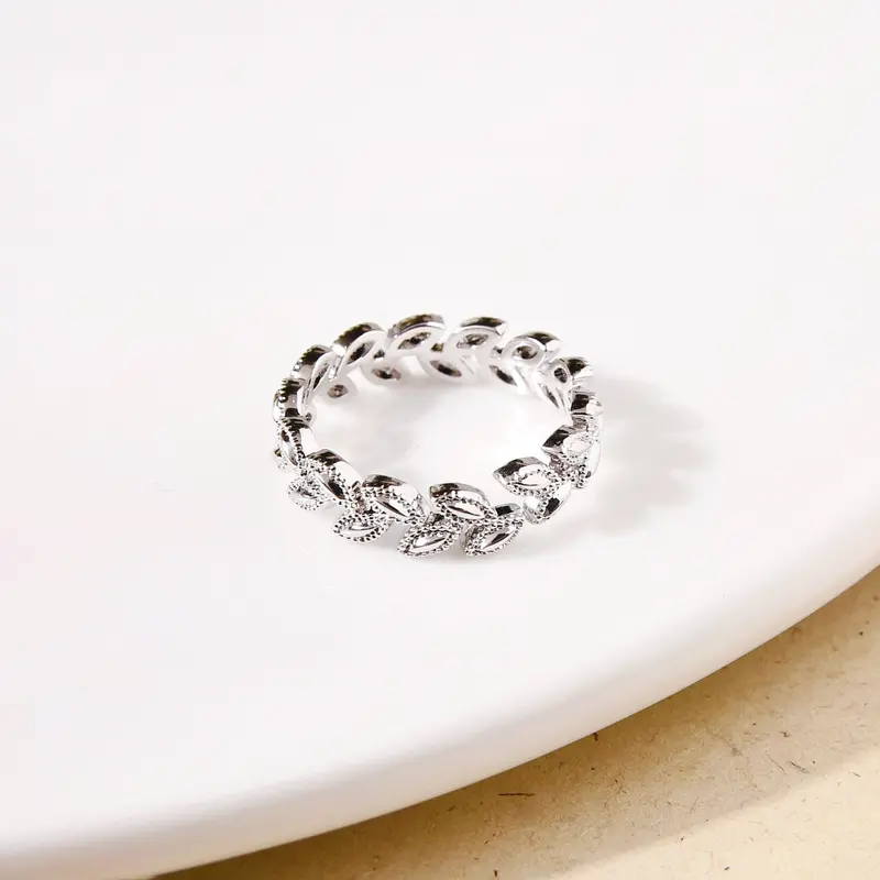 Laurel Wreath-Inspired Silver Ring 1