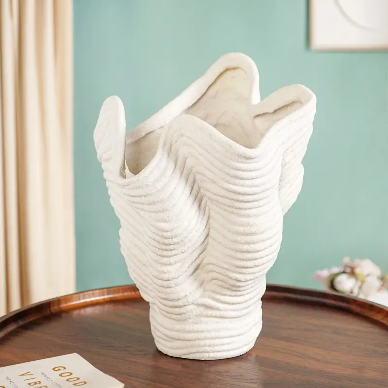Minimalist Ribbed Glass Vase – Ocean-Inspired Table Centerpiece 1