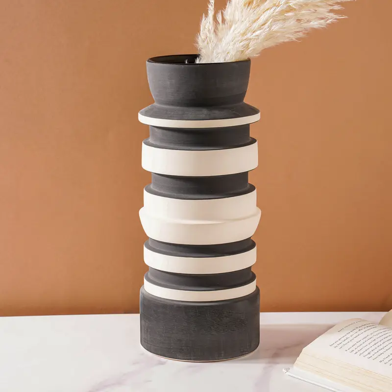 Monochrome Black-And-White Ceramic Vase 1