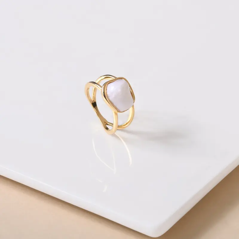 Moonlit Glow Bold Gold Ring 1