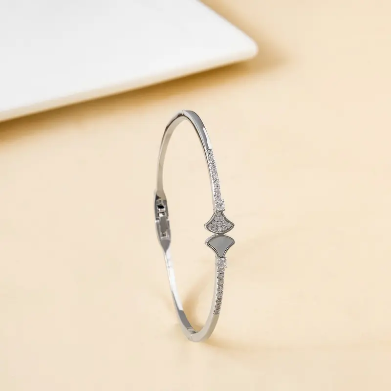 Nautical Glam Seashell Silver Bracelet – Oceanic Detail Charm 1