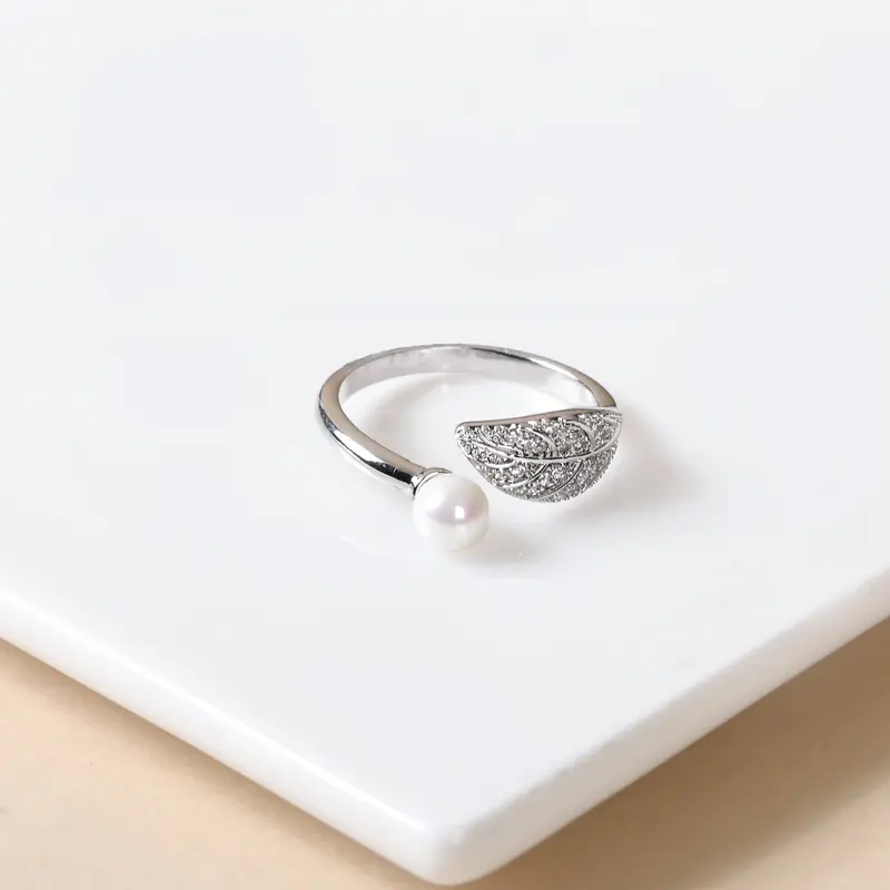 Pearl-Adorned Ethereal Leaf Silver Ring 1