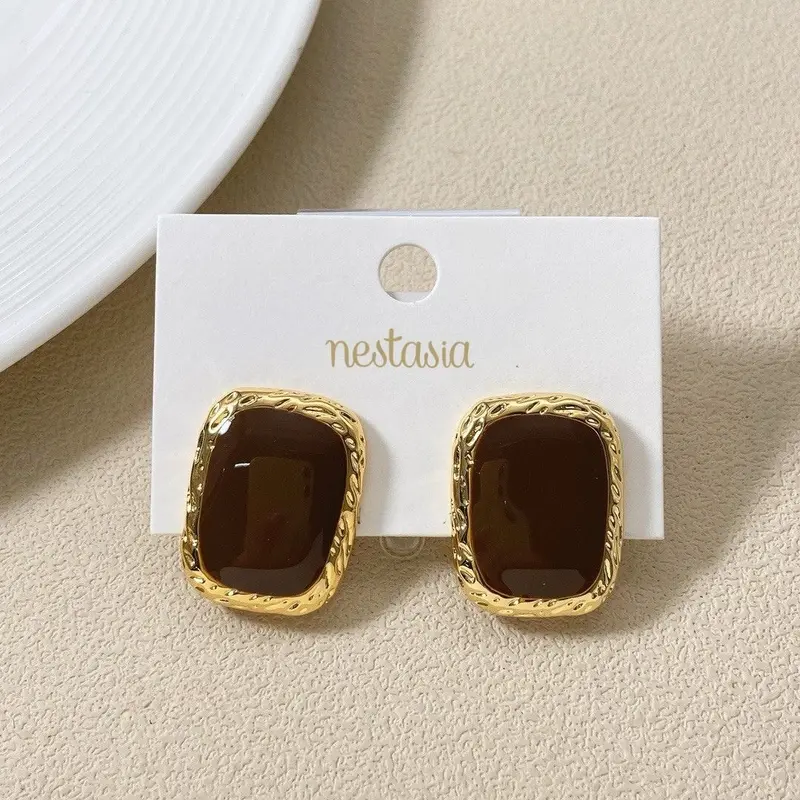 Retro Brown Vintage-Inspired Stud Earrings 1
