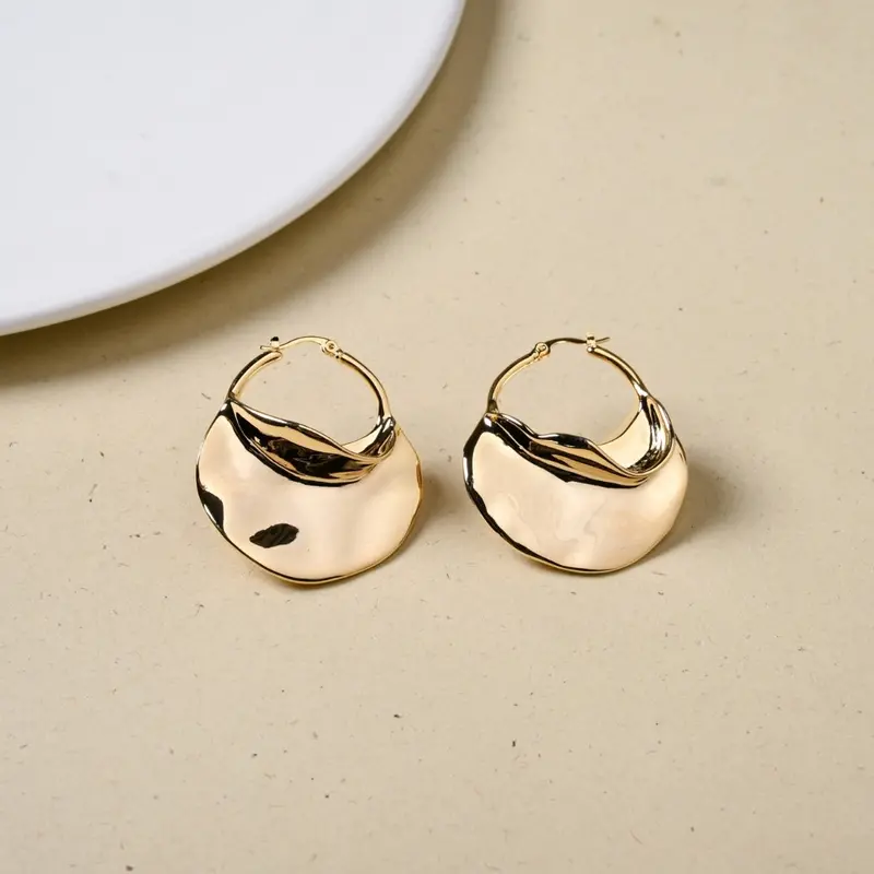 Sculpted Arc–Shape Gold Hoop Earrings 1