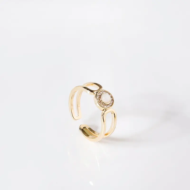 Serene Gem-Studded Gold Ring 1