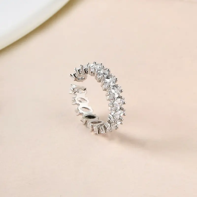 Shimmering Silver Leaf Ring 1