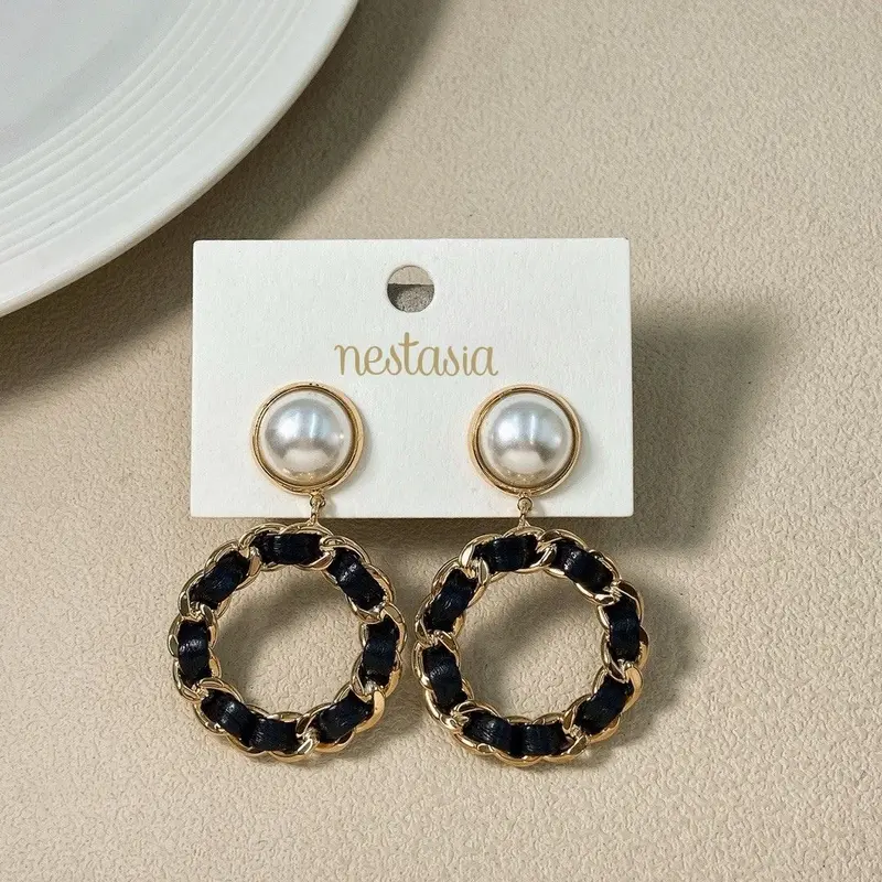 Sleek Black-On-Gold Dangling Earrings 1
