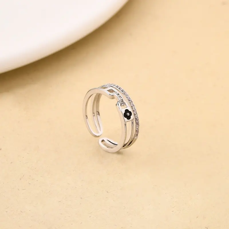 Sleek Sparkling Silver Ring – High-Polish Minimalist Style 1