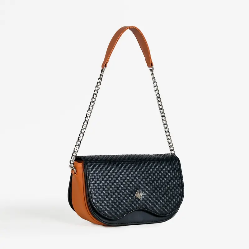 Soi Tresse Saddle Shoulder Bag In Textured Leather Alternative 1