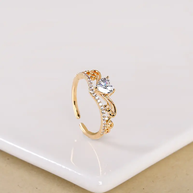 Sparkling Crown-Style Gold Ring 1