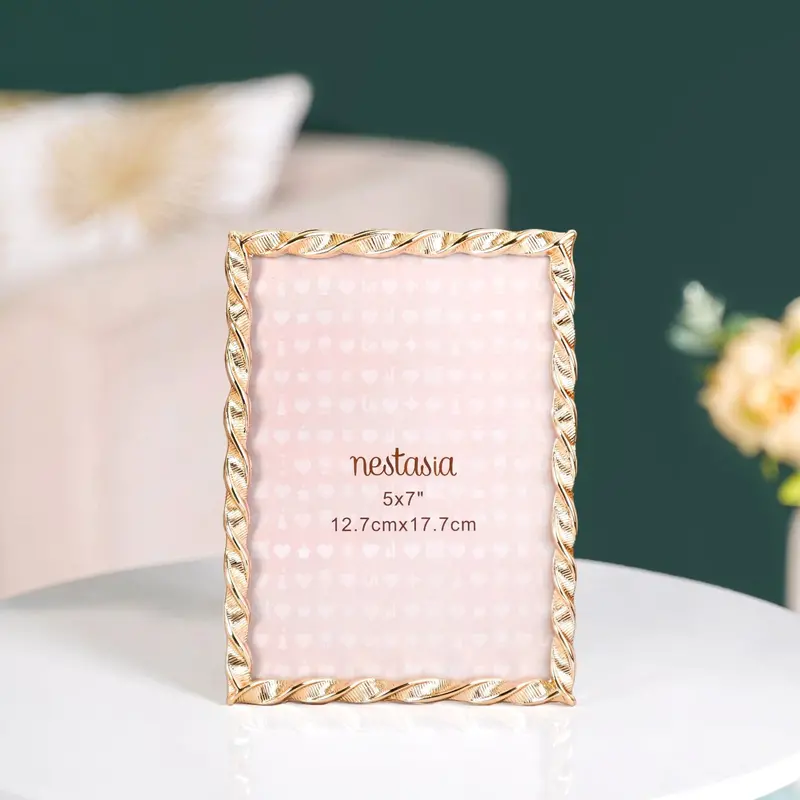 Spiral-Design Photo Frame – Large 13X18Cm Artistic Display 1