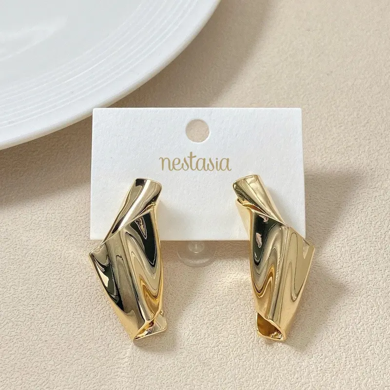 Twisted Form Gold Drop Earrings 1