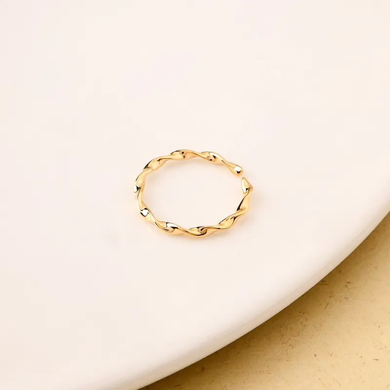 Twisted Gold Band Ring 1