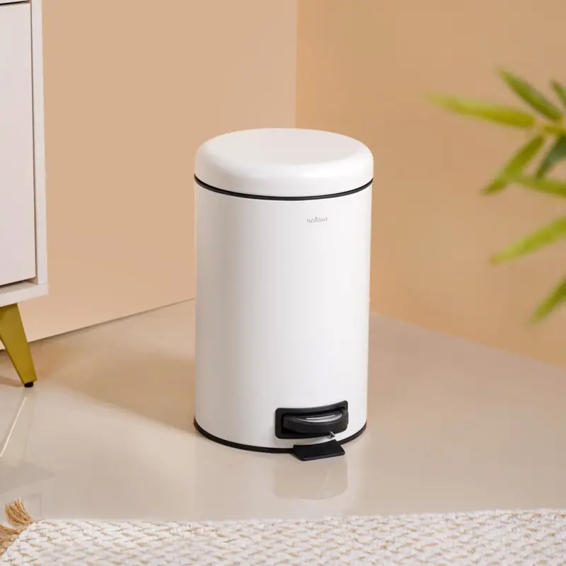 White 7L Pedal-Operated Metal Trash Can With Removable Inner Bucket 1