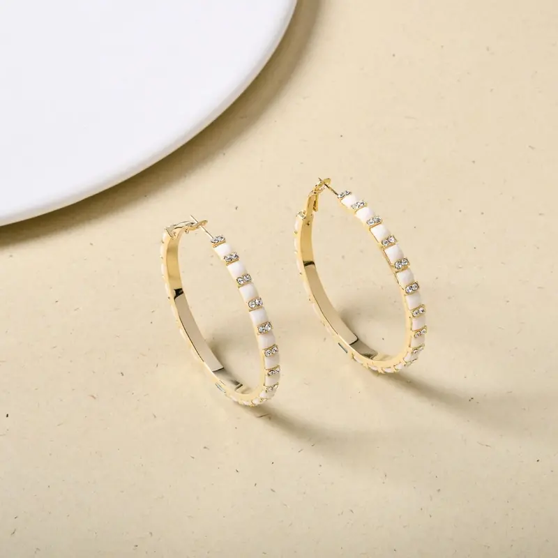White-And-Gold Lattice Hoop Earrings – Delicate Interwoven Design 1