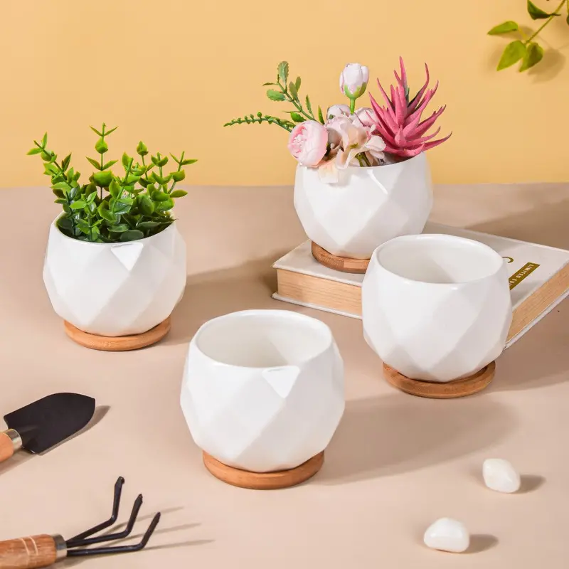 White Diamond-Textured Ceramic Planter Set (4-Pack) 1