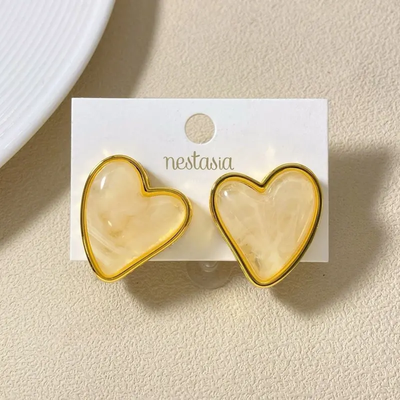 White Sweetheart-Shaped Pearl Studs 1
